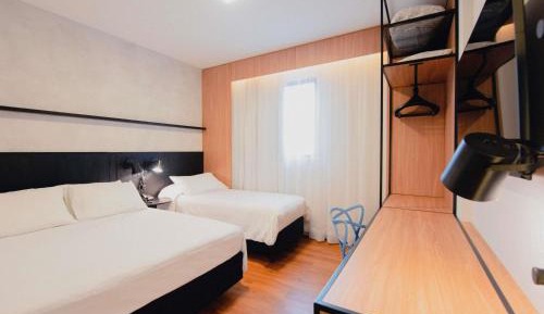 Standard Room with One Double Beds and One Extra Bed for Children 