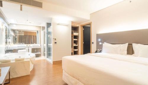 Superior King Suite