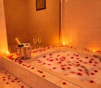 Deluxe Suite with Spa Bath