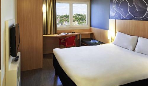 Standard Room with 1 Queen Bed