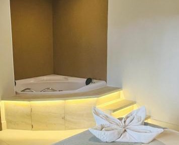 King Room with Spa Bath