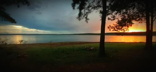 One Bedroom Bungalow with Lake View