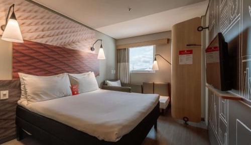 Quarto Cama Casal Standard com Sofa Cama