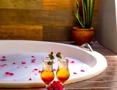 Queen Suite with Spa Bath