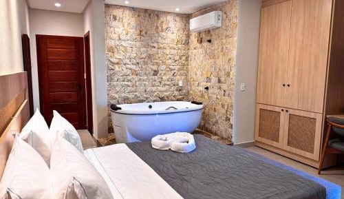Deluxe Suite with Spa Bath