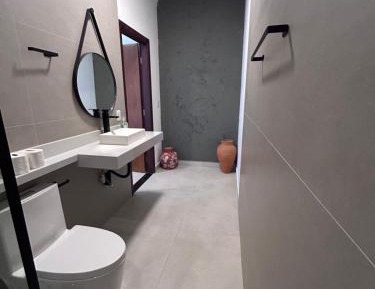 Queen Suite with Pool View