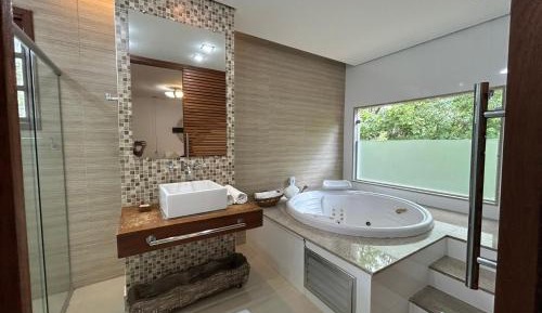 Queen Room with Spa Bath