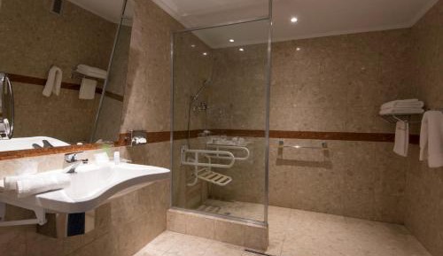 King Room with Accessible Tub - Mobility Access