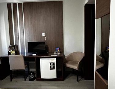 Master Suite King Size Bed