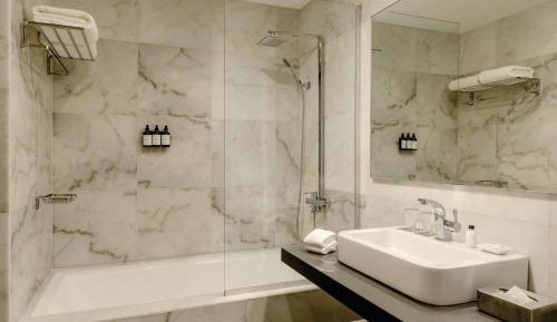 King Corner Room with Garden View - Club Level