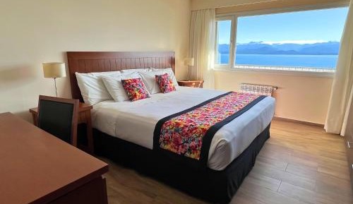 Two-Bedroom Apartment with Lake View