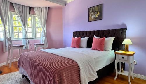Deluxe Room with Shared Bathroom