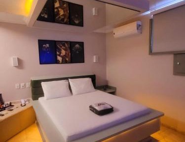 Suite with Hot Tub