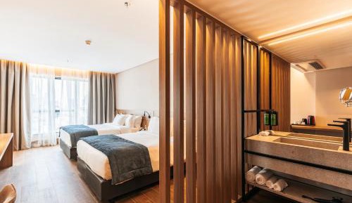 Deluxe Family Suite