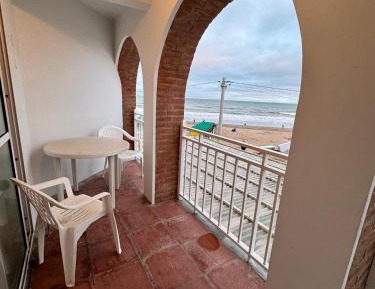 One-Bedroom Apartment with Sea View and Balcony