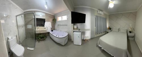 Deluxe Suite with Spa Bath