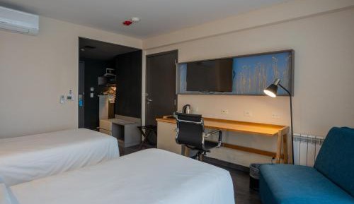 Standard Room - Two Twin Beds - Lake View