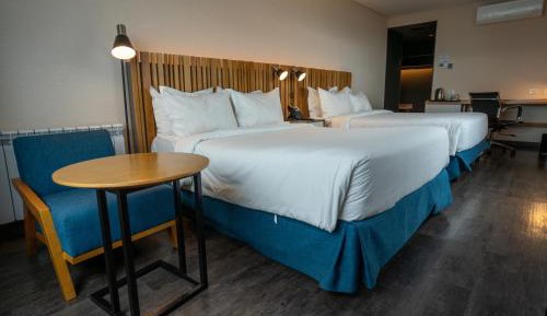 Double Room with Two Double Beds and Lake View