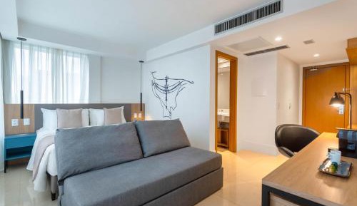 Premium Room with One Queen Bed, Non-Smoking