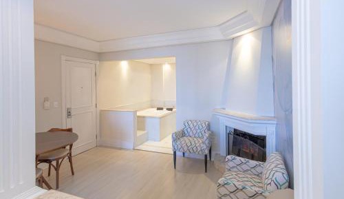 Suite with Hot Tub