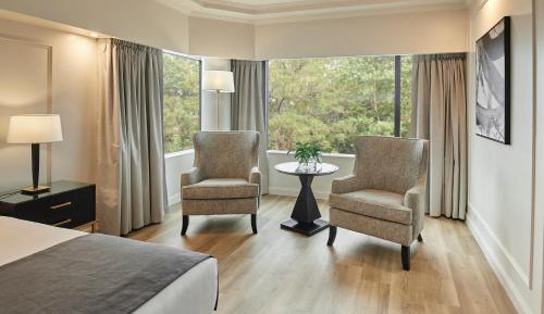 Corner Suite