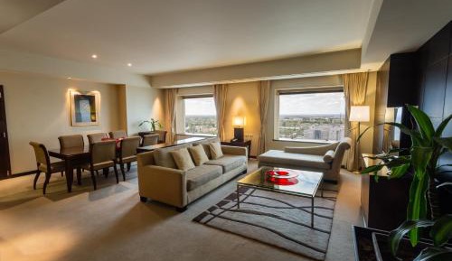 Governor Suite, Club lounge access, Suite, 1 King, City view