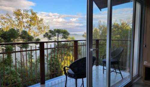 Apartment with Mountain View