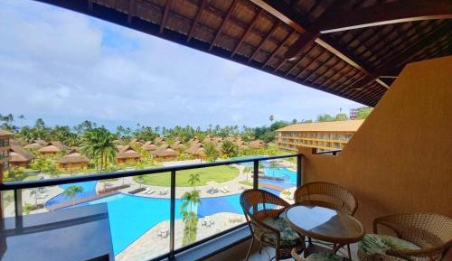 Apartment with Pool View 