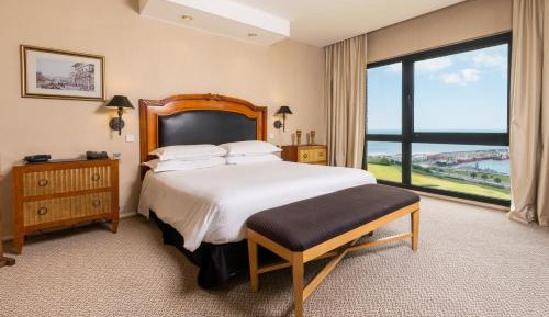1 Bedroom Presidential Suite, Bedroom 1: 1 King, Bedroom 2: