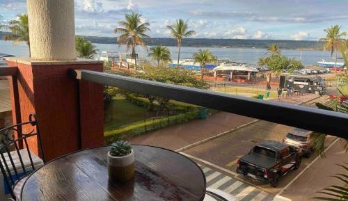 Apartment with Lake View