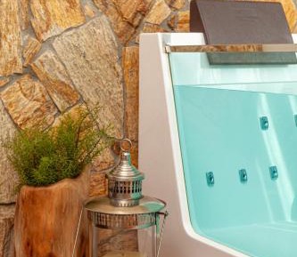 Suite with Hot Tub