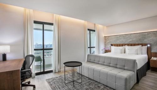 Grand Premium The Level with Balcony