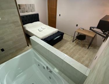 Deluxe Suite with Spa Bath
