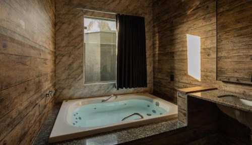 Suite with Hot Tub