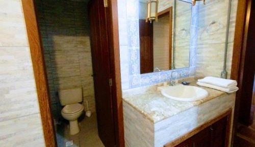 Deluxe Queen Suite