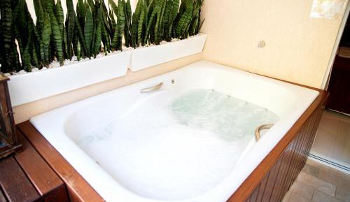 Queen Room with Spa Bath