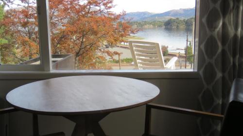 Apartment with Lake View