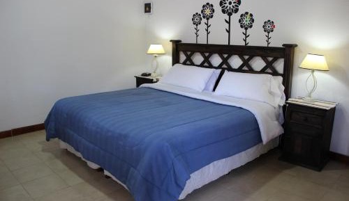 Queen Suite with Pool View