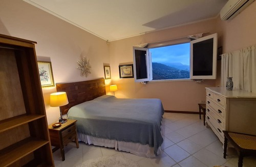 Portinho House | House with swimming pool for up to 8 people, beautiful views of the sea and the Atlantic forest.