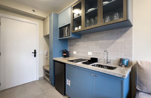 Santo Amaro House | Brooklin Studio: US Consulate & Racetrack
