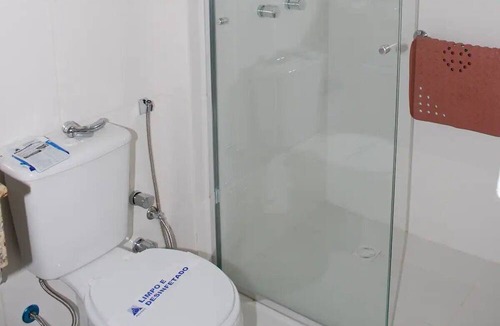 Cassino Hotel | Peaceful Room with Modern Comforts Near Tamandare Square - 2.1 miles