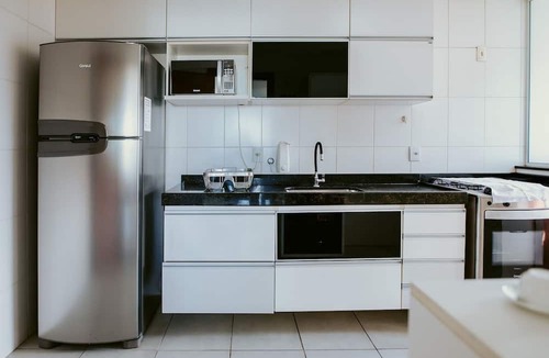 Praia de Itaparica Apartment | 2-Bedroom Apartment, High Floor, One Block from the Beach in Itaparica