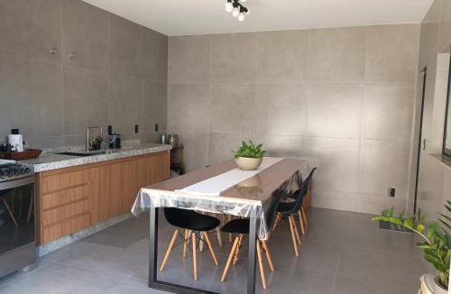 Passa Quatro House | Casa espaçosa e aconchegante - La Mission