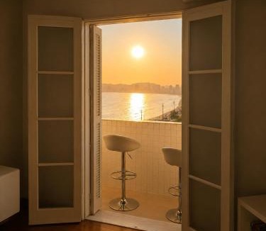 Ponta da Praia Apartment | Frente Mar - Vista Panorâmica Pôr do Sol de Cinema