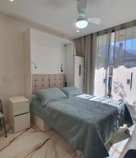 Verolme Apartment | JacuVillage 33 - Estúdio Moderno para Casal em Jacuecanga - Novíssimo e Aconchegante