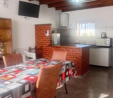 Gowland House | Casa Amarilla