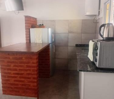 Gowland House | Casa Amarilla