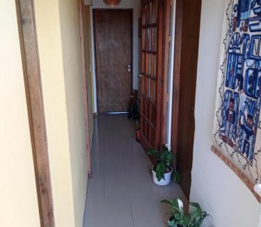 Las Colinas de Peralta Ramos House | Habitación con baño compartido Verde mundo
