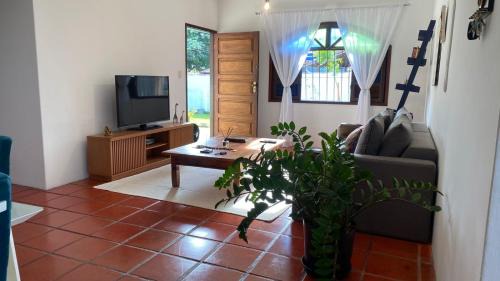 Meaipe House | Casa da Vila, charmosa e espaçosa, fica a 150 metros da praia das castanheiras