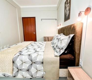 Centro Apartment | APË GOLD NO CENTRO DA CIDADE COM AR E CAMA KINg